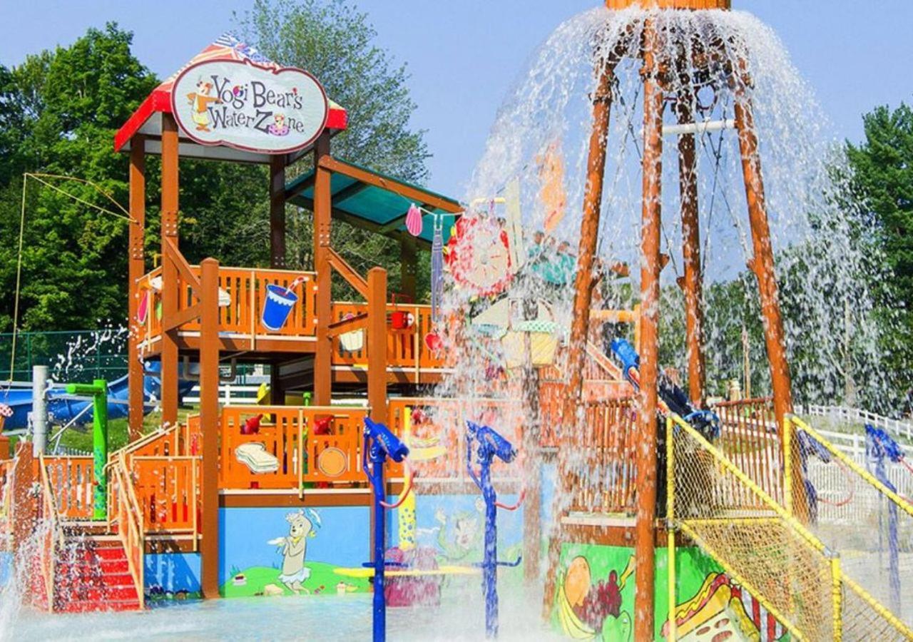 فيلا Jellystone Park Birchwood Acres Greenfield Park المظهر الخارجي الصورة